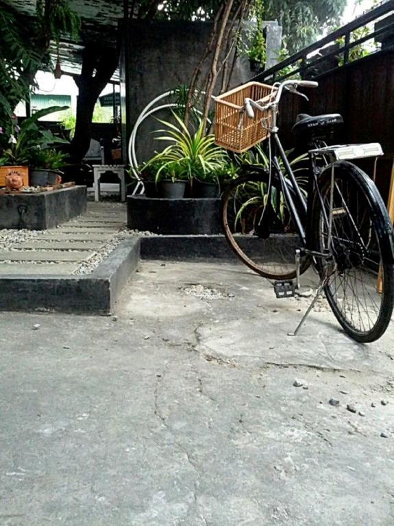 The Old Car Guesthouse Čiang Mai Exteriér fotografie