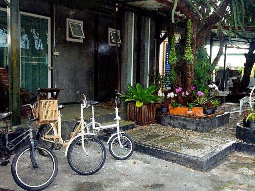The Old Car Guesthouse Čiang Mai Exteriér fotografie